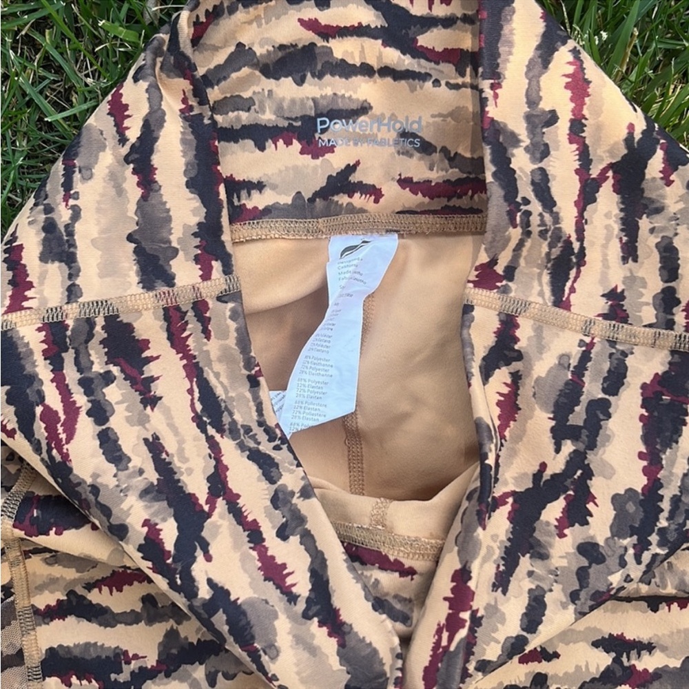 2pc Set. Fabletics. Size Small. On The Go Powerho… - image 5